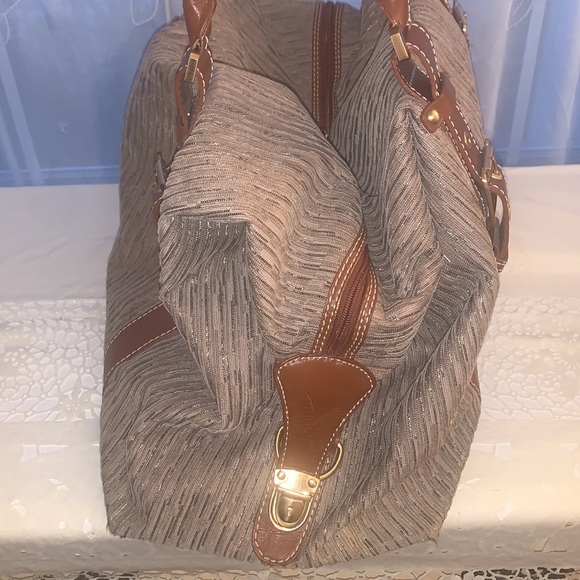 Adrienne Vittadini Large Duffle Travel bag - Picture 13 of 17